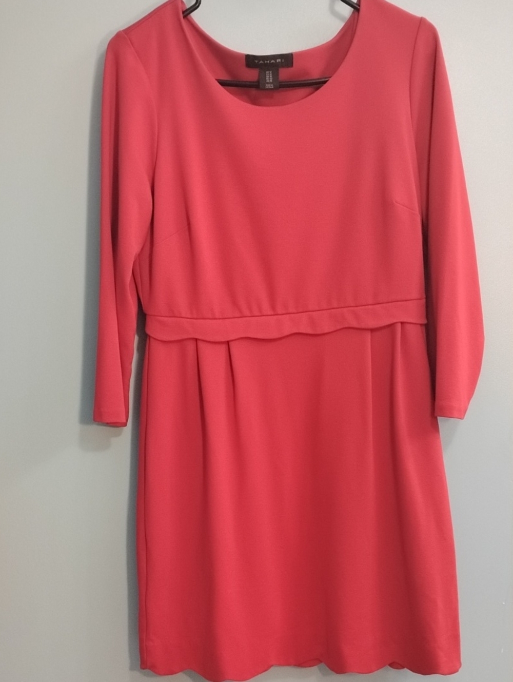 Beautiful ❤️ Tahari Red Long Sleeve Scoop Neck Dress Size 12